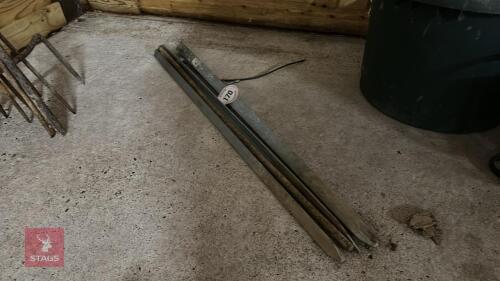 3 METAL FENCING POSTS