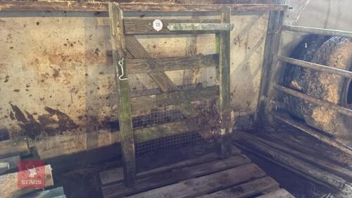 3' WOODEN PEDESTRIAN GATE