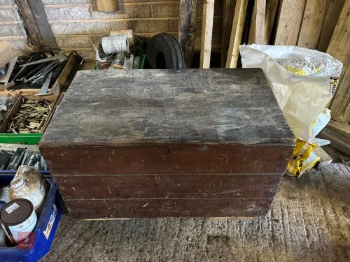 80CM X 48CM X 50CM CARPENTERS CHEST
