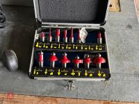 BOSCH POF 500A ROUTER AND BITS - 3