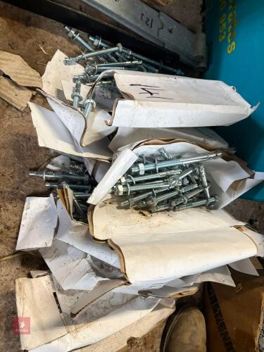 LARGE QUANTITY OF EXPANSION BOLTS