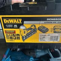 DEWALT 18V BATTERY NAIL GUN - 12