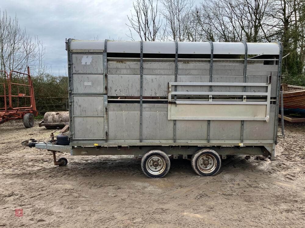 2009 HUDSON 12' LIVESTOCK TRAILER