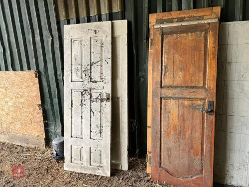 4 WOODEN DOORS (25)