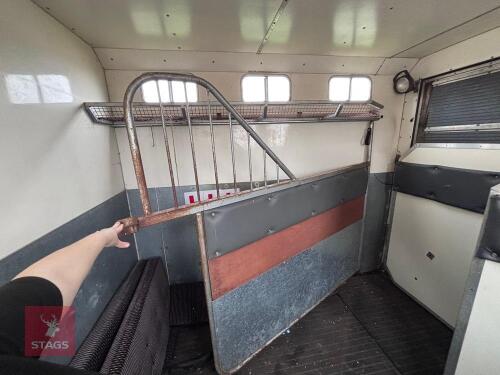 2 CARGO 813 HORSE LORRY PARTITIONS (S/R)