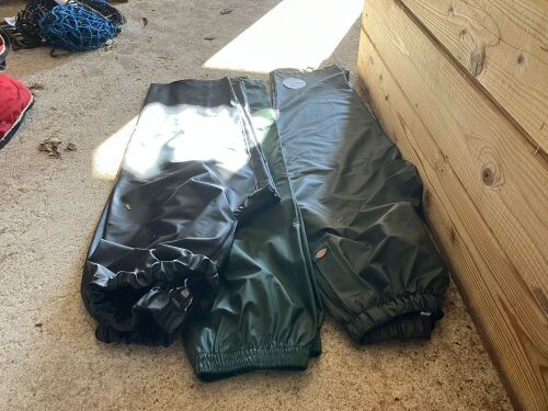 3 PAIRS OF WATERPROOF LEGGINGS