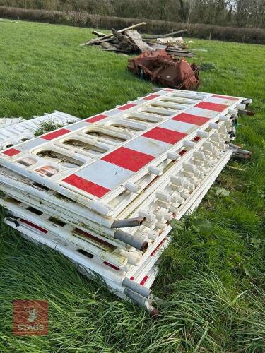 20 PLASTIC ROAD BARRIERS (S/R)