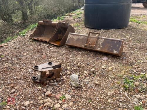 3 DIGGER BUCKETS & MANUAL QUICK HITCH