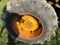 1983 JOHN DEERE 1040 2WD TRACTOR - 71
