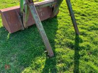 1983 JOHN DEERE 1040 2WD TRACTOR - 90