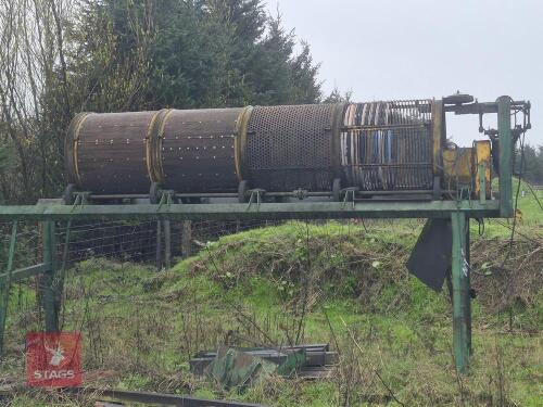 TROMMEL ON STAND