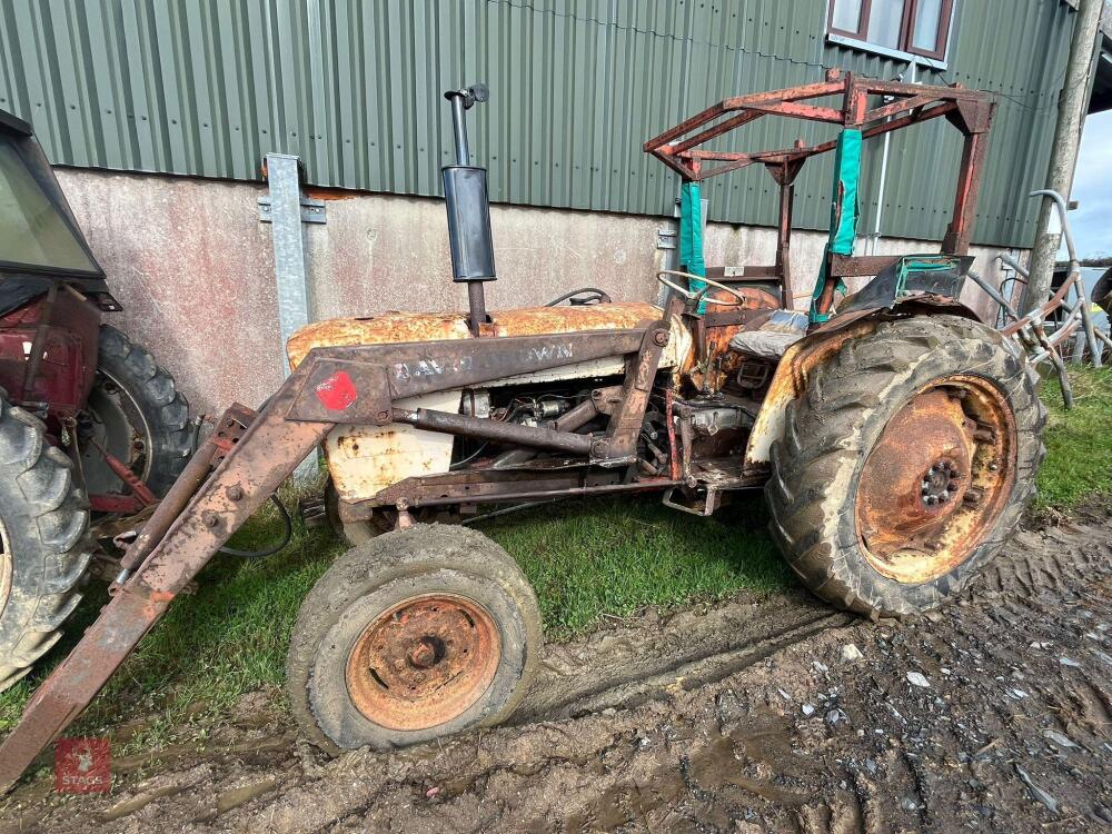 DAVID BROWN 880 2WD TRACTOR