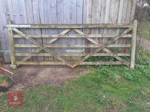 10' WOODEN 5 BAR GATE