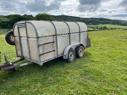 BATESON 10' LIVESTOCK TRAILER