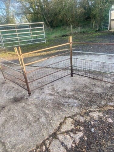 4 SHEEP HURDLES