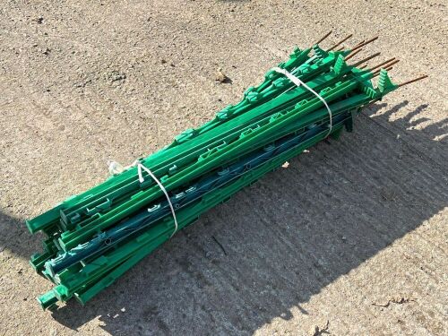25 GREEN ELECTRIC FENCING STAKES