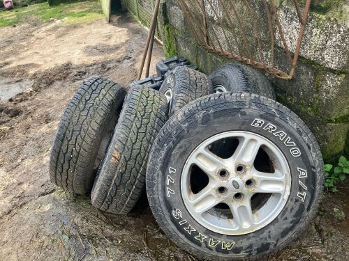 SET OF 5 LAND ROVER WHEELS AT MAXXIS 777