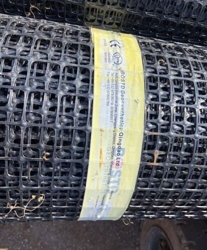1 ROLL OF GEOGRID GEOTEXTILE MEMBRANE