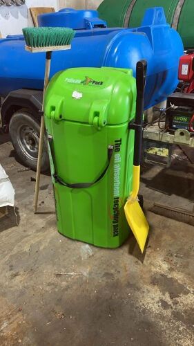 OIL SPILL KIT WITH 3 BAGS OF GRANULES