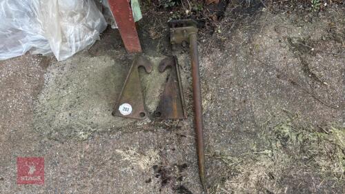 PAIR OF FAUCHEUX BRACKETS