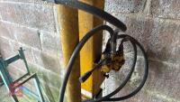 HYDRAULIC LOG SPLITTER - 22