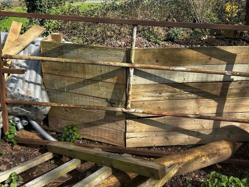 METAL GATE