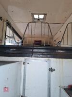 2009 RENAULT DCI 120 2 HORSE LORRY - 2