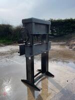 LAYCOCK HYDRAULIC HEAVY DUTY PRESS - 28