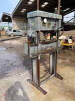 LAYCOCK HYDRAULIC HEAVY DUTY PRESS - 31