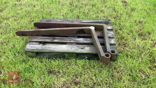 2 BAR MOUNTED PALLET FORKS