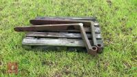 2 BAR MOUNTED PALLET FORKS