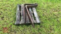 2 BAR MOUNTED PALLET FORKS - 7