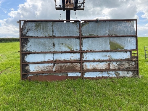 15' 8'' X 8' 2'' SHEETED GATE
