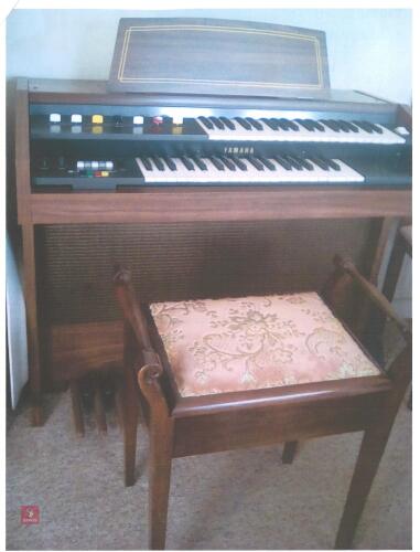 YAMAHA ELECTRIC ORGAN AND STOOL