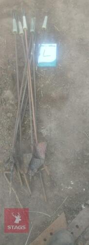 7 ELECTRIC FENCING STAKES (L)