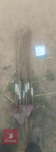 11 ELECTRIC FENCING STAKES (C)