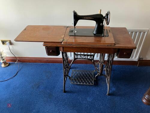 VINTAGE SINGER SEWING MACHINE