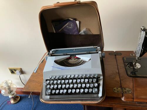VINTAGE TRAVEL TYPE WRITER