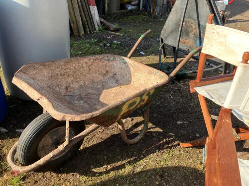 METAL WHEEL BARROW (1)