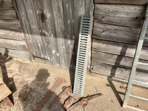 1M LENGTH OF DRAINAGE CHANNEL