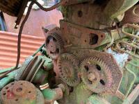 1983 JOHN DEERE 2140 TRACTOR (S/R) - 32