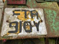 1983 JOHN DEERE 2140 TRACTOR (S/R) - 37