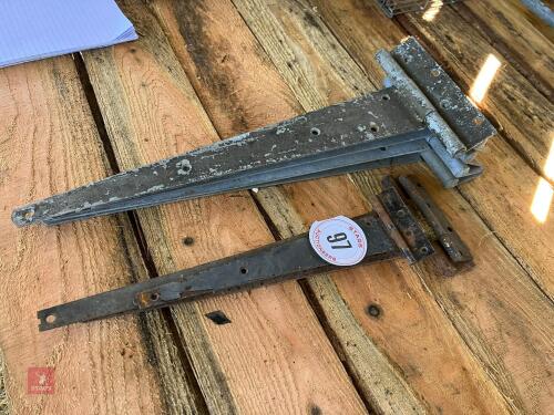 8 GATE HANGING BRACKETS (97)