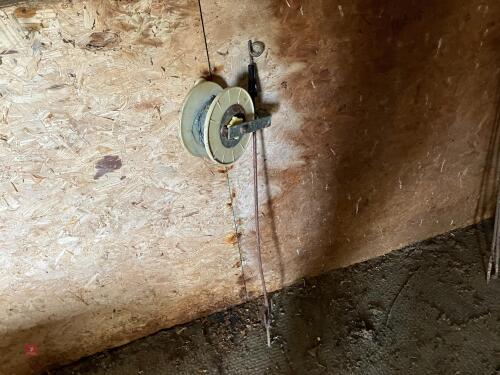 STAKE AND REELER WITH WIRE