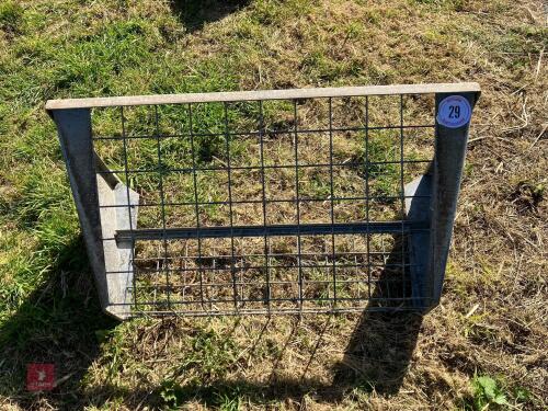 GALVANISED 3' HOOK OVER HAY FEEDER (29)