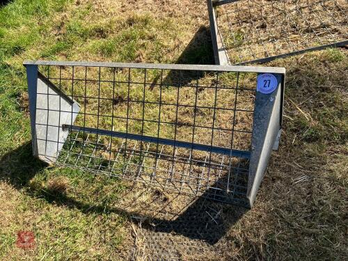 IAE 4' HOOK OVER HAY FEEDER (27)