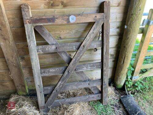 WOODEN 3' 5 BAR GATE (58)