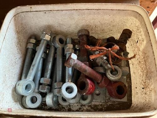 BUCKET OF GATE HANGING FITTINGS