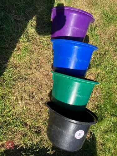 4 PLASTIC HOOK OVER BUCKET FEEDERS (51)