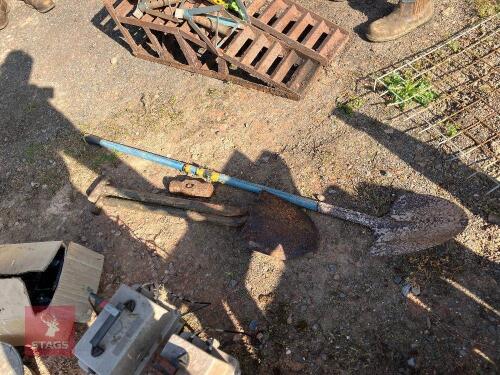 3 SHOVELS & SLEDGEHAMMER HEAD